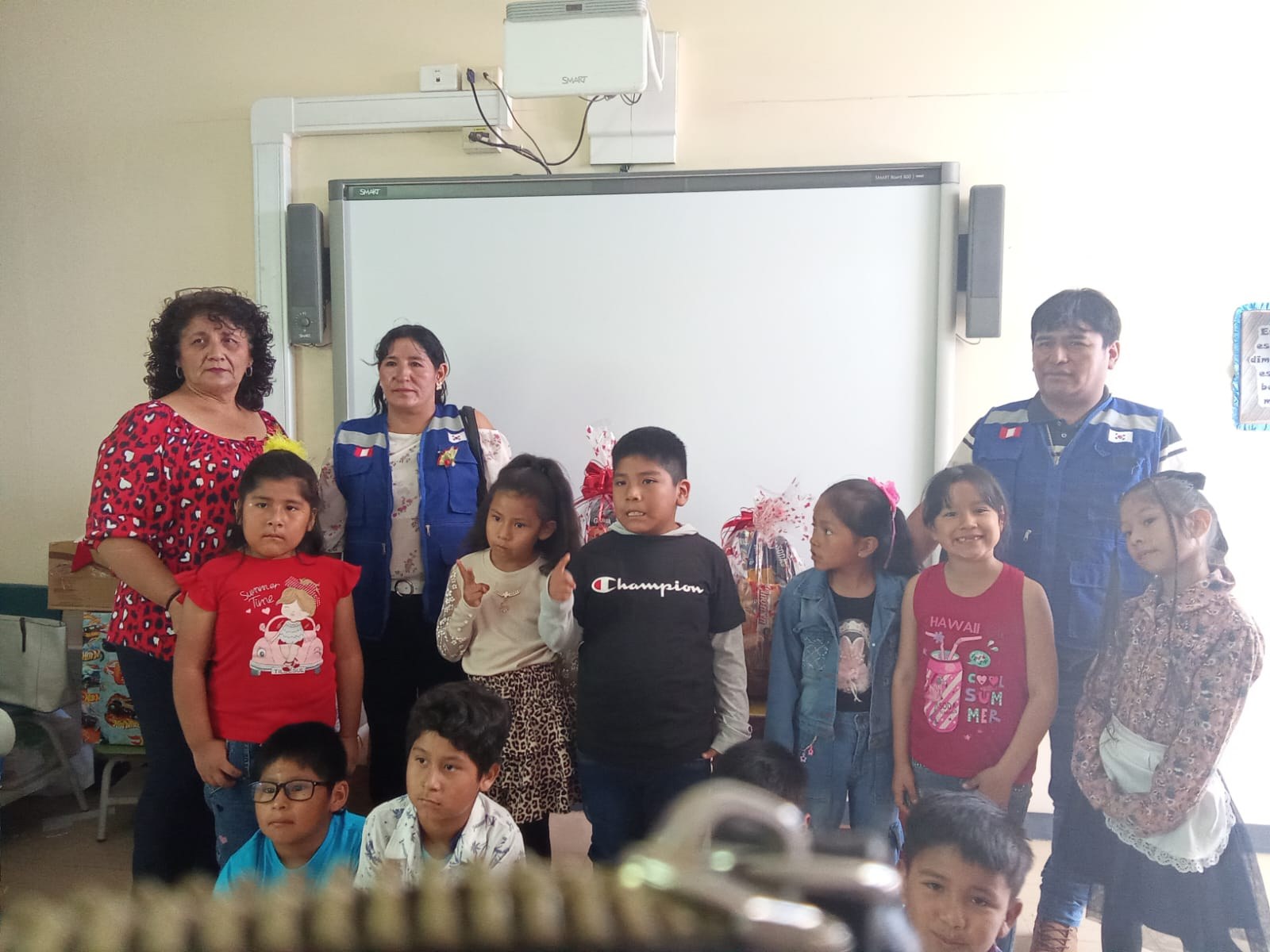 Actividad social con niños y voluntarios